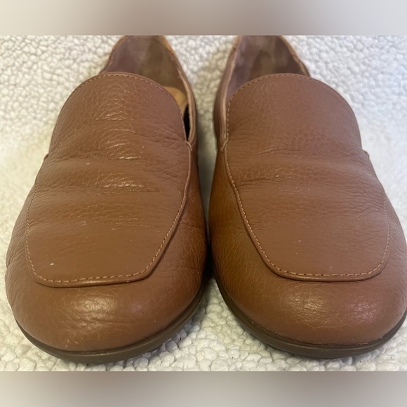 Vionic Elora Slip On Loafers In Tan Color Soft Leather Comfort & Style 
Size 8.5 - Picture 4 of 10